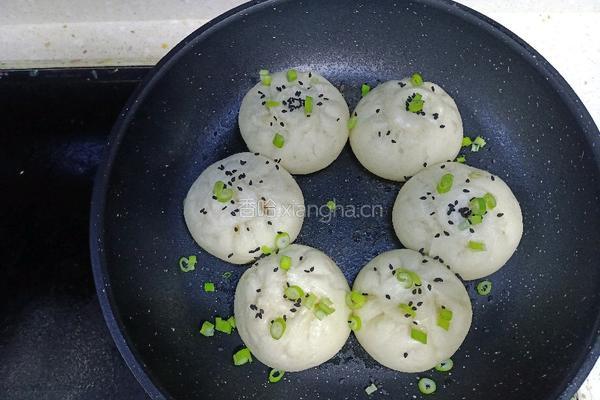 芹菜鲜肉生煎包的做法图解16