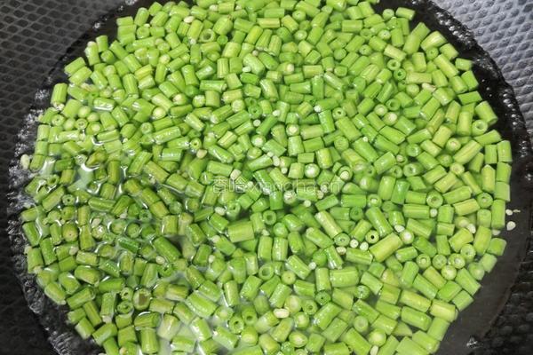 豆角炒肉的做法图解4