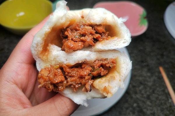 自制香菇鸡腿包子的做法图解1