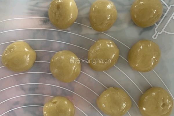 莲蓉蛋黄馅月饼(空气炸锅版)的做法图解3