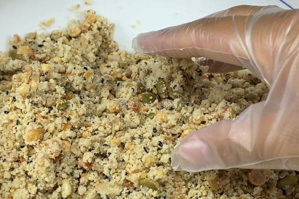 酥皮五仁月饼的做法图解2