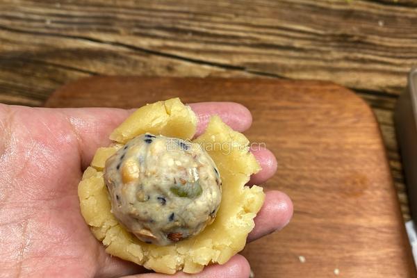 酥皮五仁月饼的做法图解6