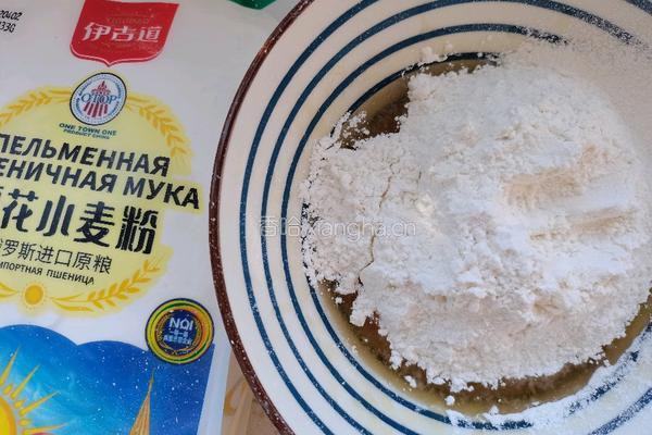 豆沙蛋黄月饼的做法图解3