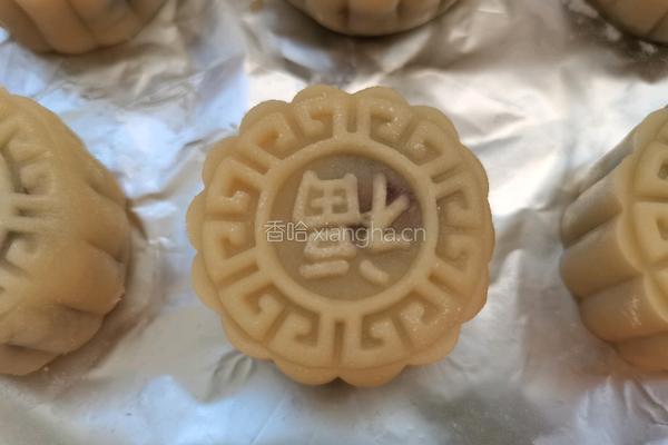 豆沙蛋黄月饼的做法图解11
