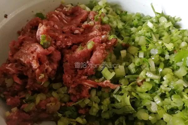 牛肉芹菜水饺的做法图解5
