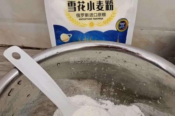猪肉韭菜饺子的做法图解1