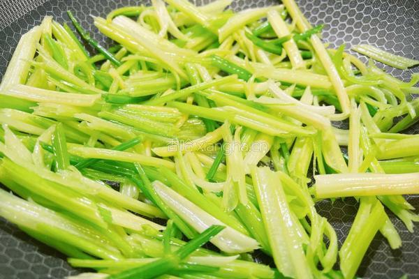 西芹炒牛肉（减肥版）的做法图解3