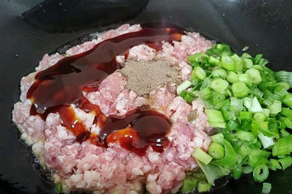 芹菜肉馅饺子的做法图解4