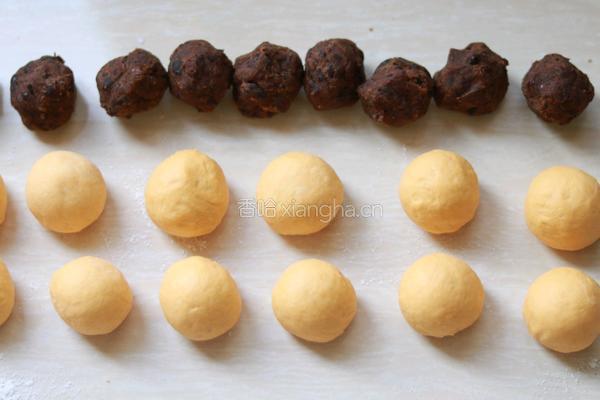 一次发酵的小黄人卡通豆沙包的做法图解5