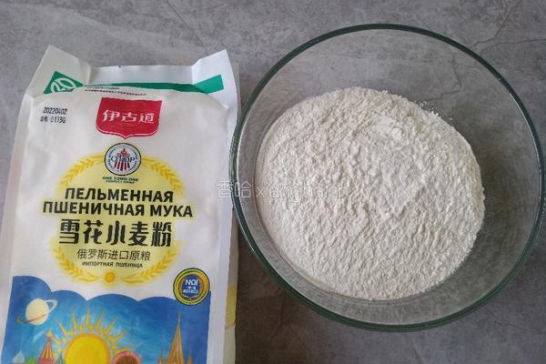 胡萝卜香菇肉馅饺子的做法图解1
