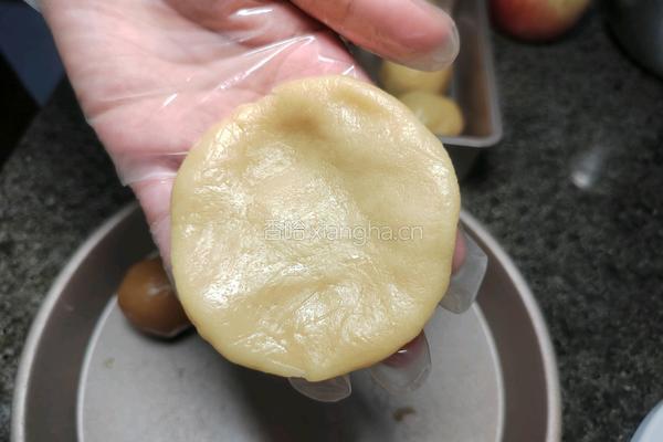 自制蛋黄莲蓉蛋月烧月饼的做法图解20