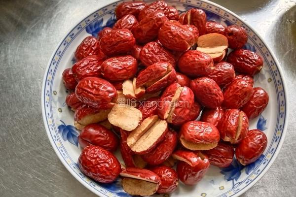 红糖姜枣茶的做法图解3