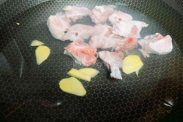 饭豆莲藕排骨汤的做法图解1