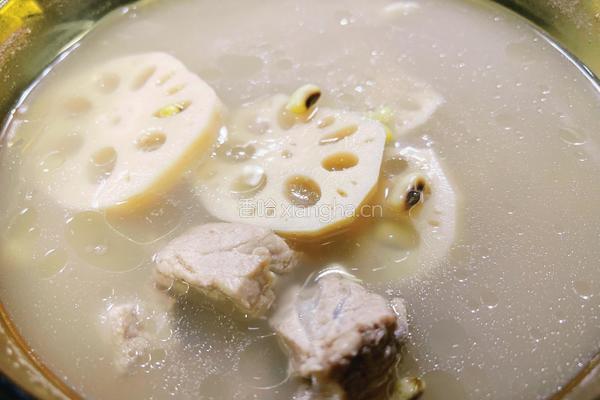 饭豆莲藕排骨汤的做法图解5