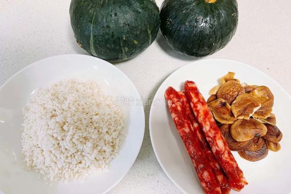 南瓜糯米腊味饭的做法图解1