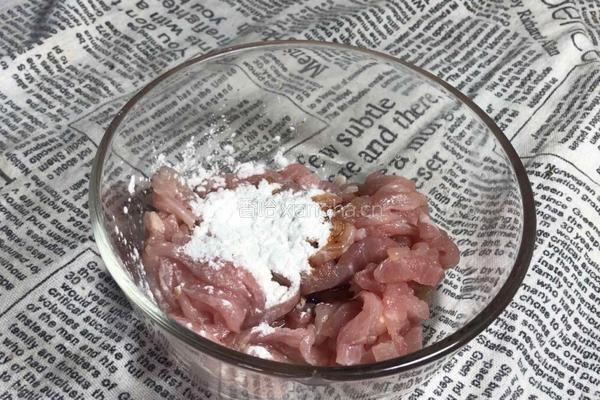 豇豆肉丝的做法图解2