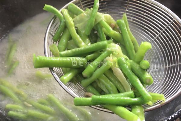 豇豆肉丝的做法图解7