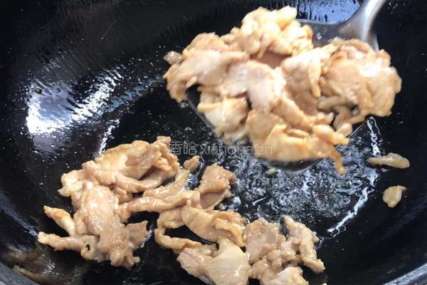 青红辣椒丝瓜炒肉的做法图解5