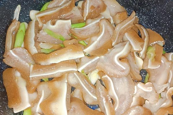 芹菜炒猪耳朵的做法图解5