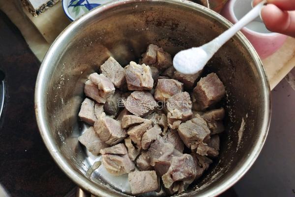 番茄炖萝卜牛腩的做法图解2