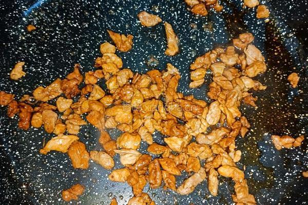 肉末炒玉米胡萝卜的做法图解6