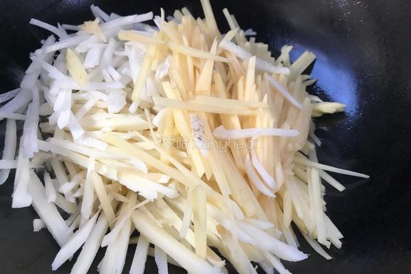 呷哺番茄味炒三丝的做法图解3