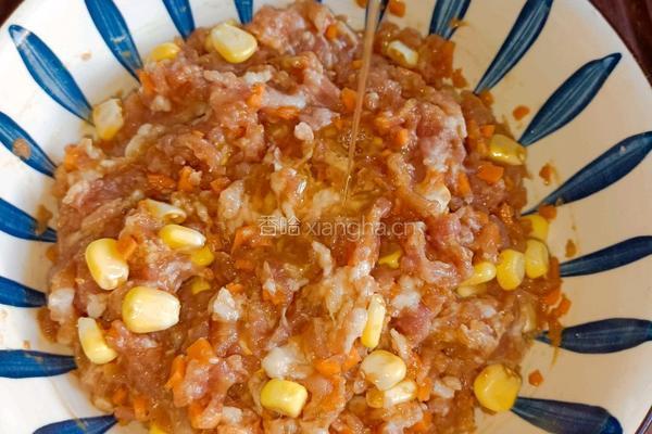 胡萝卜玉米蒸肉饼的做法图解5