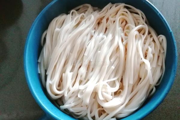 爽口拌面的做法图解2