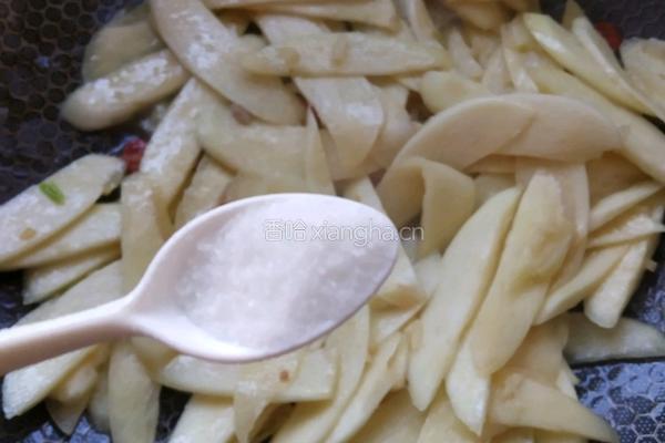 茭白炒肉的做法图解5