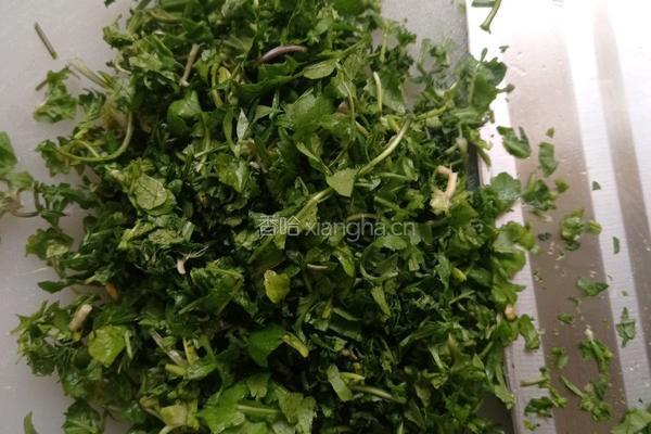 农场鸡蛋荠菜虾仁饼的做法图解2