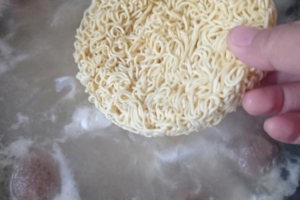 营养鸡蛋与泡面的完美结合的做法图解4