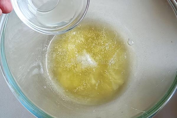 经典6寸戚风蛋糕的做法图解8