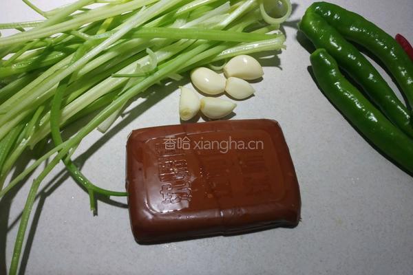 芹菜鸡蛋干的做法图解1