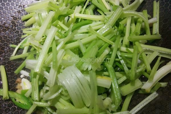 芹菜鸡蛋干的做法图解5