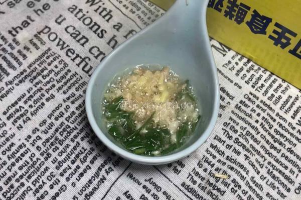 凉拌鸡蛋金针菇卷的做法图解2