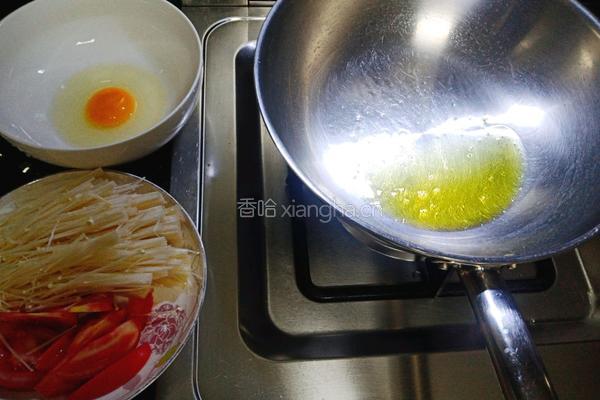 低脂鸡蛋金针菇汤的做法图解2