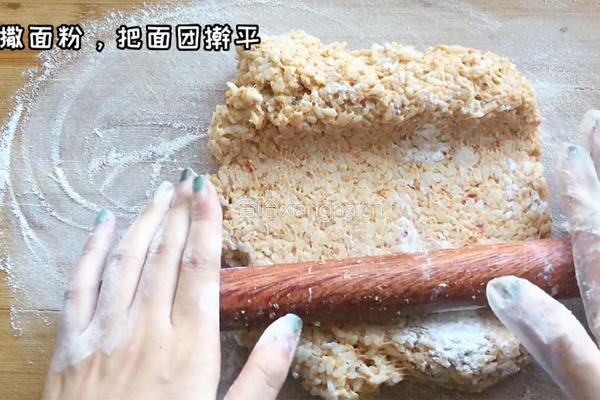 米饭辣块的做法图解2