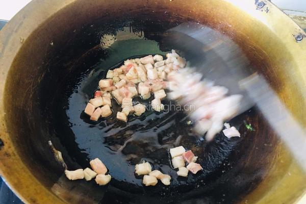 酸豆角炒肉丁的做法图解1
