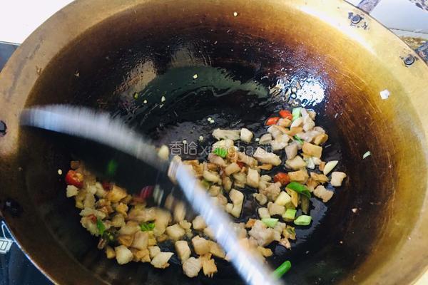 酸豆角炒肉丁的做法图解2