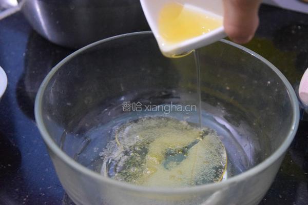 戚风蛋糕的做法图解2