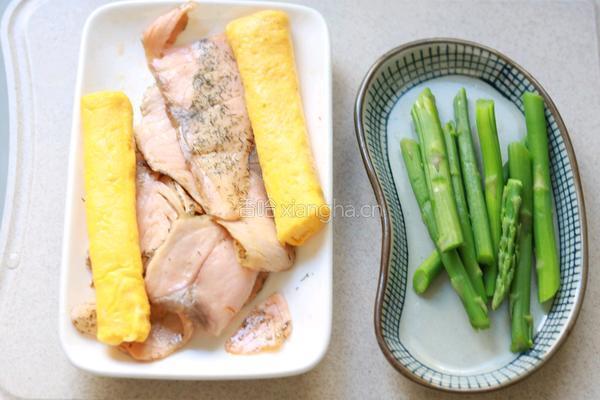 鸡蛋三文鱼饭团的做法图解6