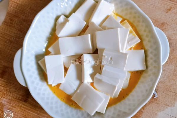 鸡蛋煎豆腐的做法图解2