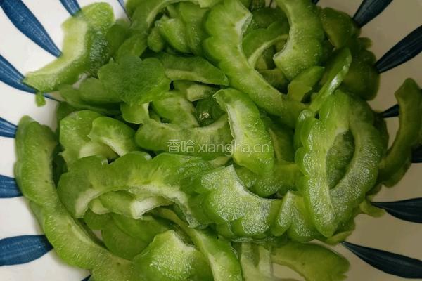 苦瓜炒蛋的做法图解4