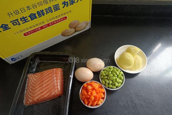三文鱼土豆沙拉鸡蛋杯的做法图解1