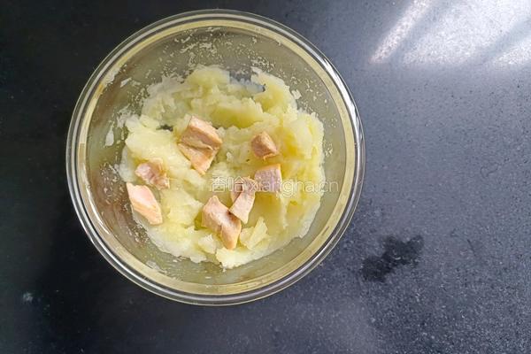 三文鱼土豆沙拉鸡蛋杯的做法图解9