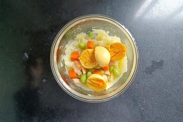 三文鱼土豆沙拉鸡蛋杯的做法图解13