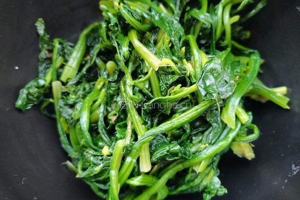 鸡蛋菠菜素合子的做法图解2