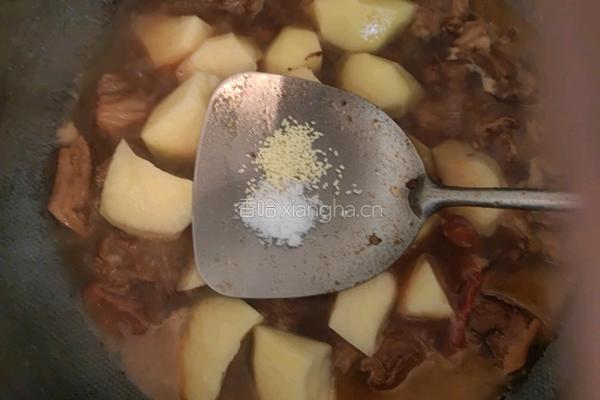 番茄土豆炖牛腩的做法图解14