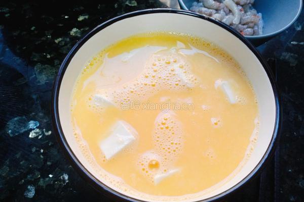 豆腐虾仁鸡蛋羹的做法图解3