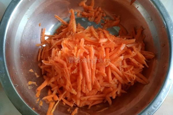 胡萝卜丝鸡蛋软饼的做法图解2